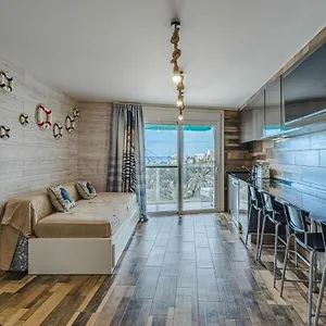  Apartment Captain Americas