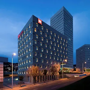 ibis-barcelona-santa-coloma.catalonia-hotels.com/