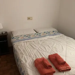 Doble En Figueres Con Bano Compartido Appartamento